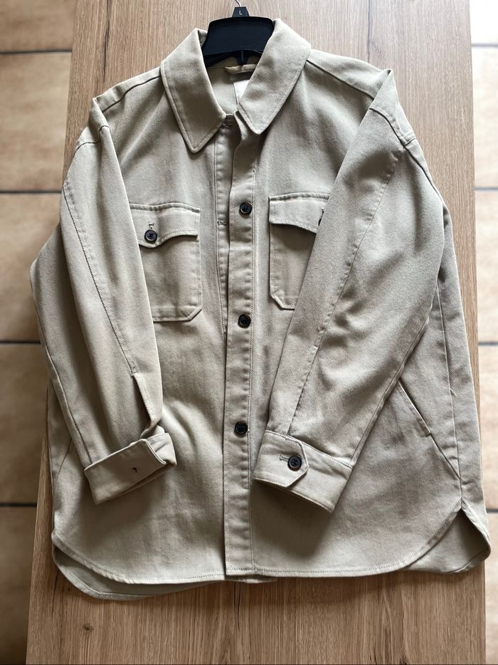 Veste en jean longue H&M – Taille S – Intemporelle et tendance