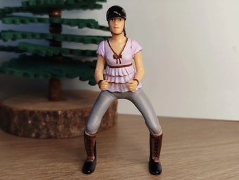 Figurine personnage cavalière brune Papo