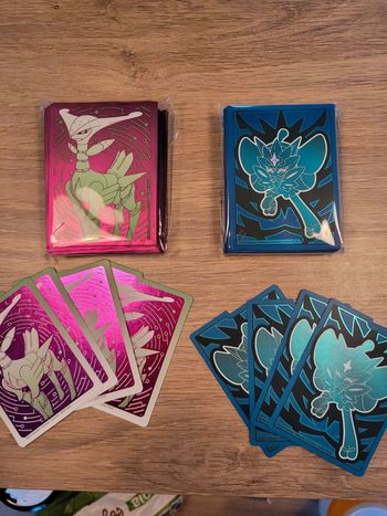 Vends lot de 130 sleeves et 8 séparateurs cartes pokemon