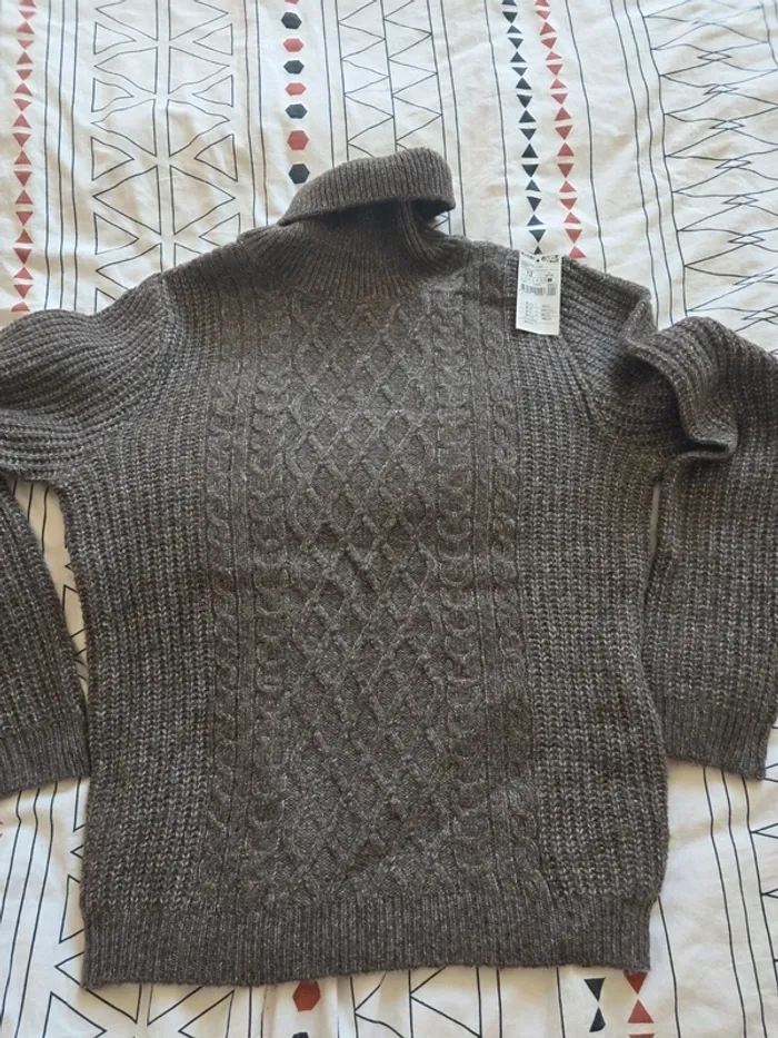 Pull neuf 12 ans