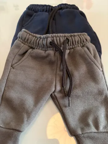 2 pantalons Hema