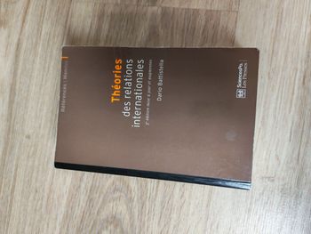 Théories des relations internationales, livre de Dario Battistella