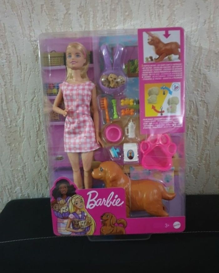 Barbie et  son chien accouche de  ses petits