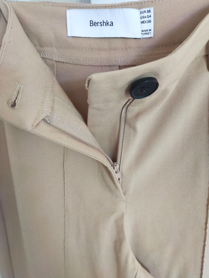 Pantalon femme 36 couleur beige/camel coupe droite taille haute jambes larges BERSHKA - photo numéro 6