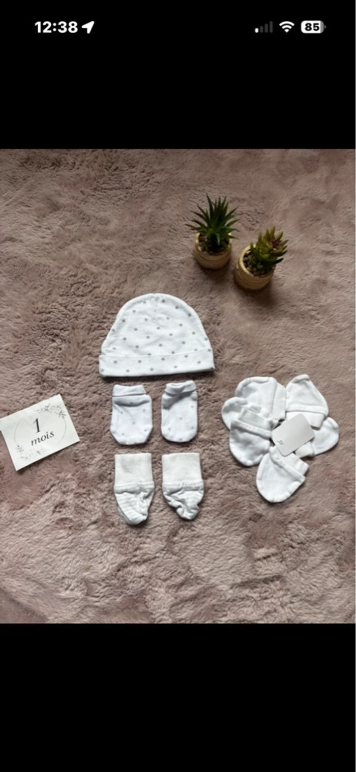 Lot naissance bonnet + 5 paires moufles 0 mois 🤍 indispensables maternité - photo numéro 1