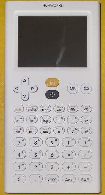 calculatrice graphique numworks python en très bon état 
Impossible de remettre la main sur la boîte 😅
Prix : 70 euros 
Remise en main propre possible a Rueil-Malmaison (Secteur place besche)