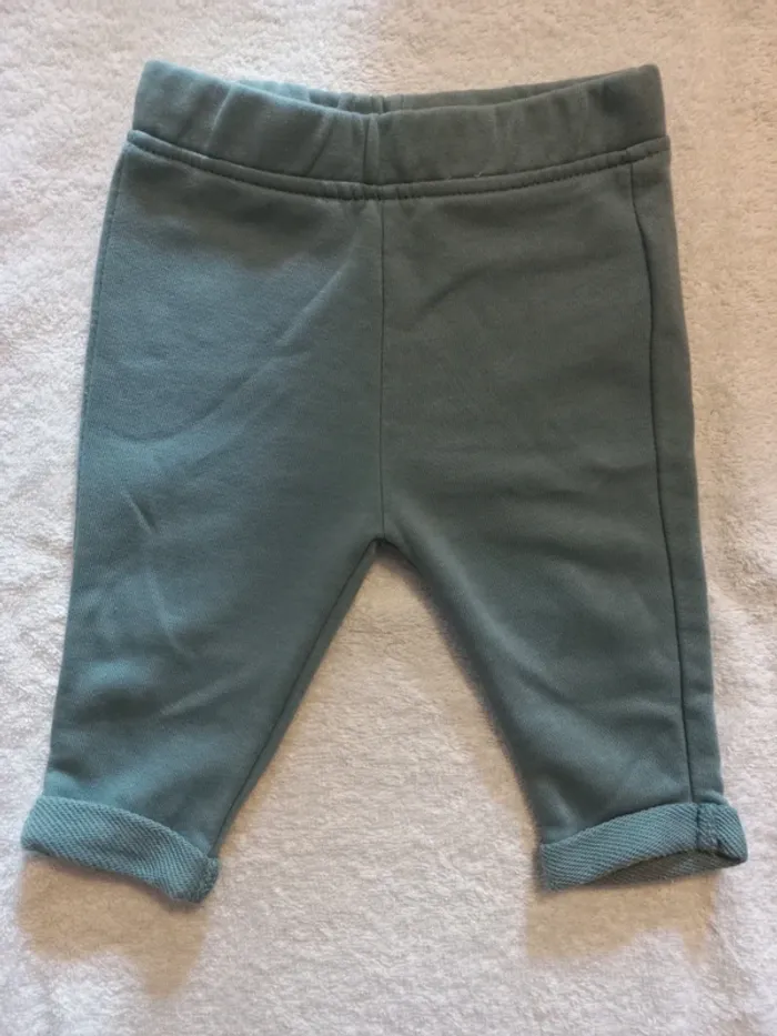 Lot gilet/2 pulls légers/pantalon taille 3 mois - photo numéro 2