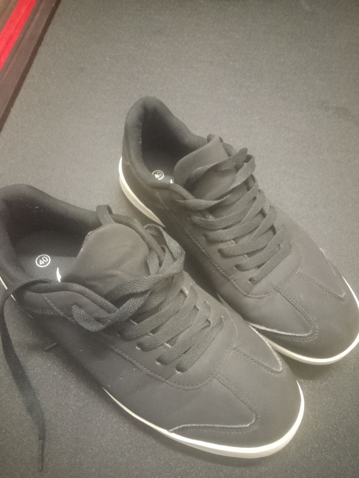 Baskets noires pointure 40