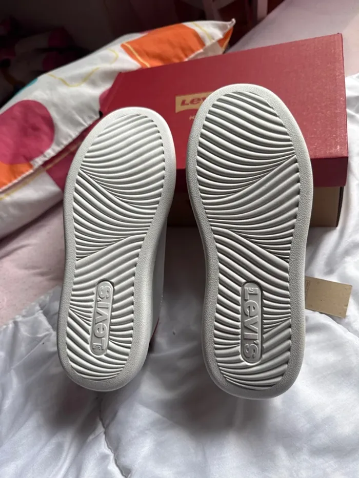 Jolie paire de baskets Levi’s neuves avec étiquette pointure 36 - photo numéro 10