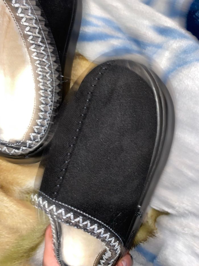 Chaussons noir type UGG taille 38-39 - photo numéro 2