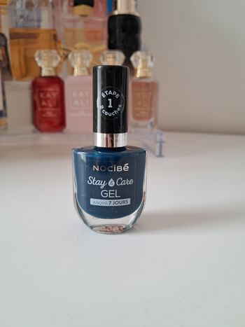 Vernis bleu
