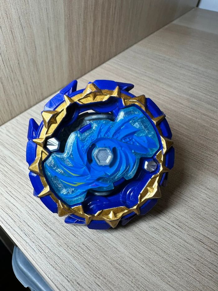 Toupie beyblade leviathan l5