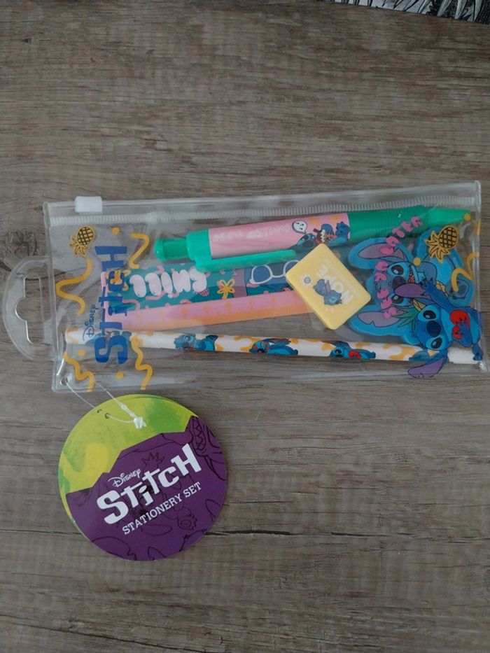 Pochette fournitures scolaires Stitch