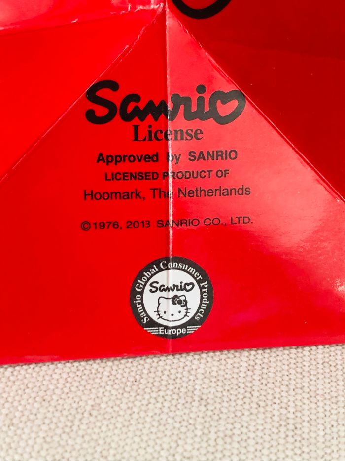 Sac cartonné cadeau hello kitty rouge neuf - photo numéro 5