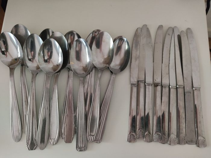 Lot 23 couverts inox