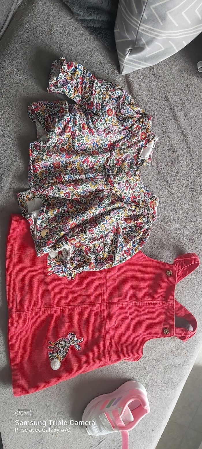 A vendre divers bébé fille poussette mobile chaussure vêtement - photo numéro 4