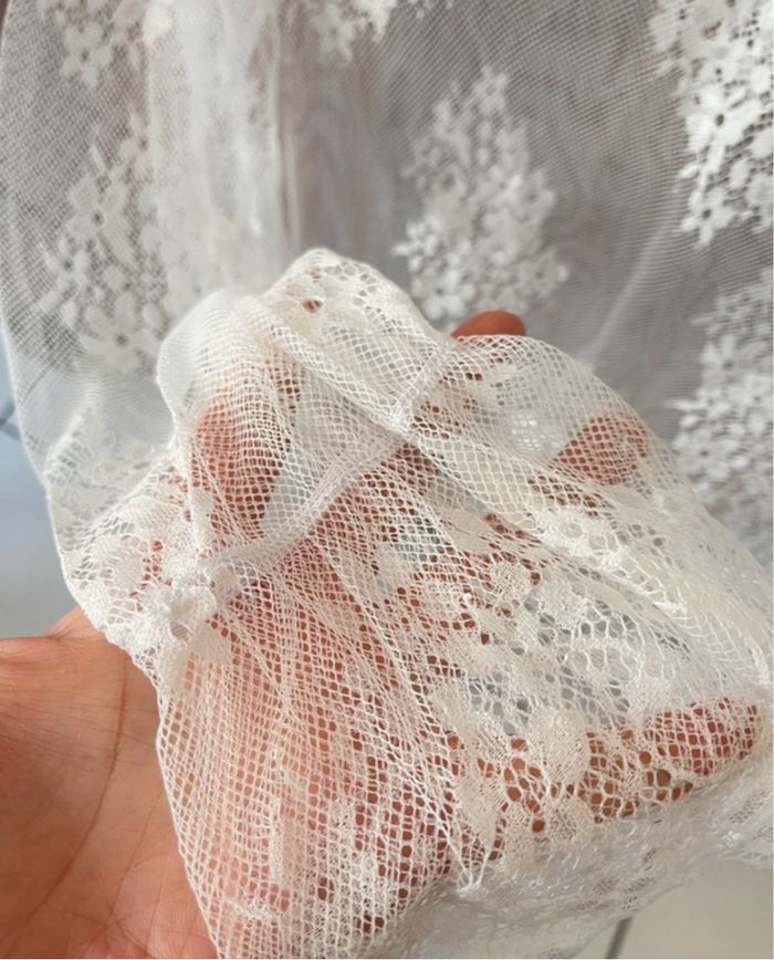 Blouse en dentelle col montant manches longues - photo numéro 7