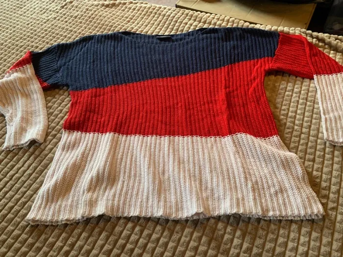 Pull tricolore