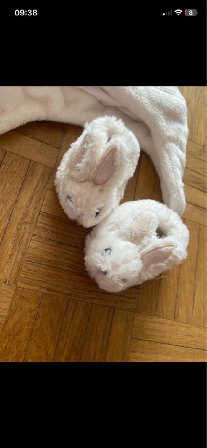 Lot 2 bonnets et des chaussons lapin pour bébé - photo numéro 4
