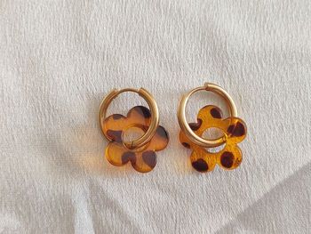 Créoles dorées pampille fleur léopard orangé