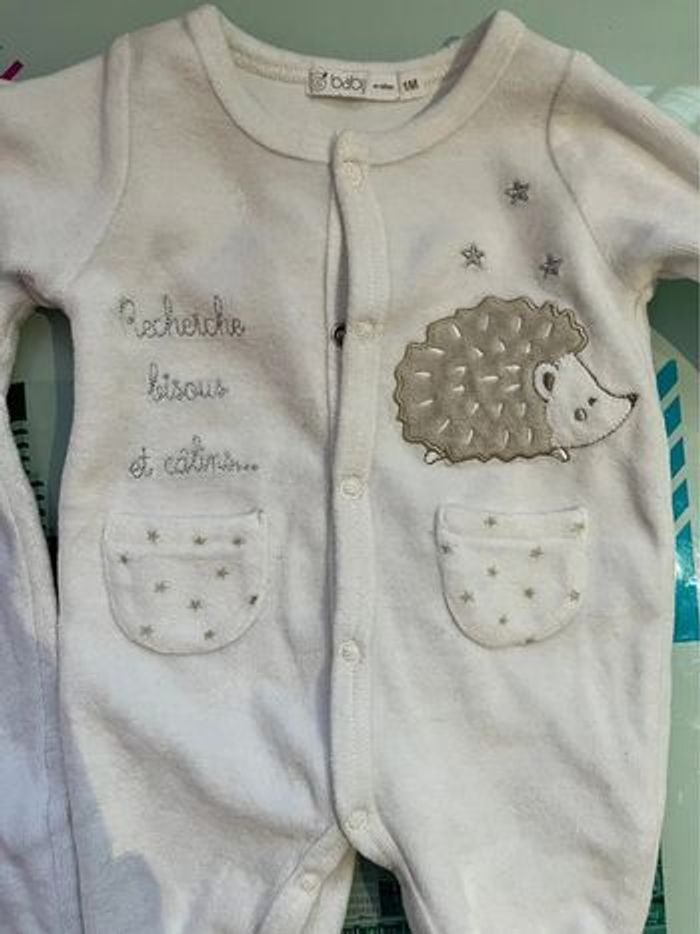 2 pyjamas velours 1 mois - photo numéro 2