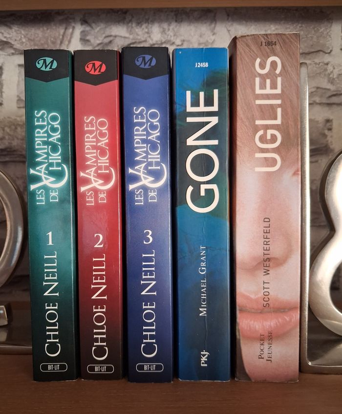 Lot 5 romans - Les vampires de Chicago - Gone - Uglies - photo numéro 3