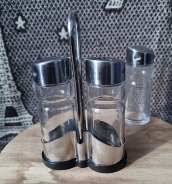 Ensemble salière et poivrière + une offerte