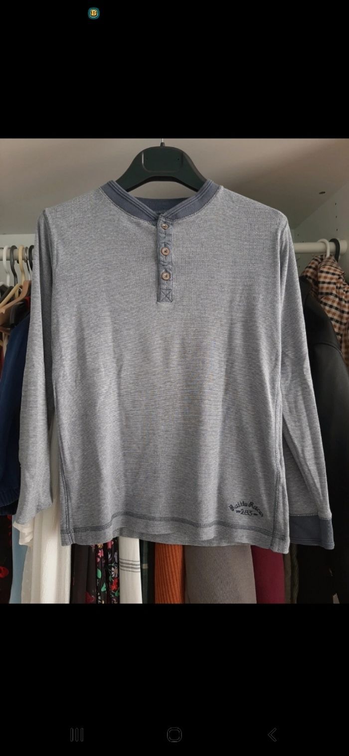 T-shirt bleu à manches longues