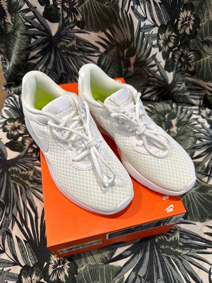 Wmns Nike tanjun flyease - photo numéro 2
