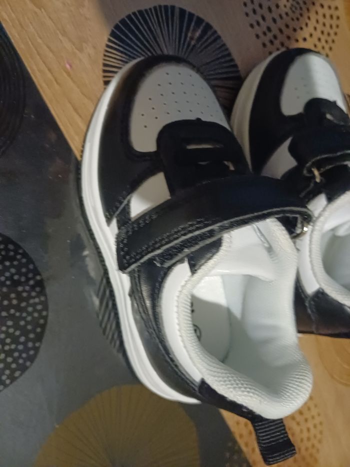 Basket neuve chauss'expo taille 22 - photo numéro 4