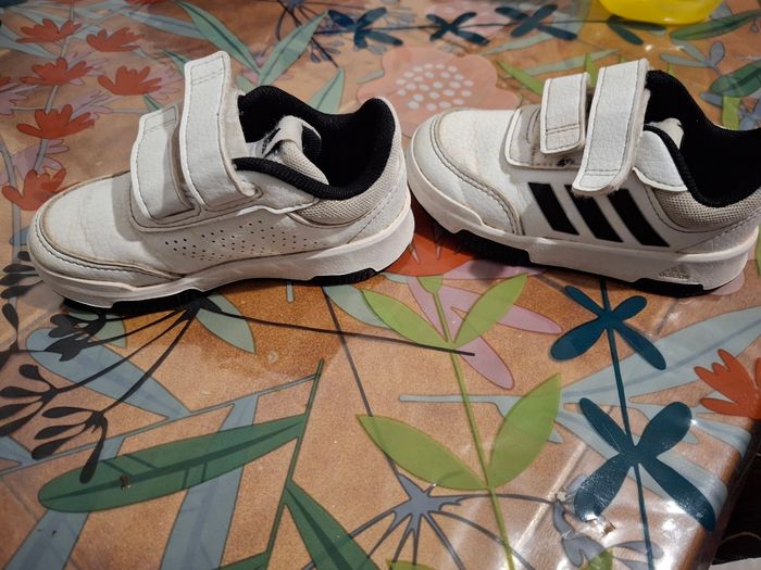 Baskets adidas taille 22 - photo numéro 3