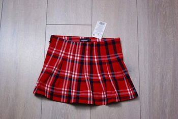 Jupe neuf rouge. 6 ans fille. In Extenso