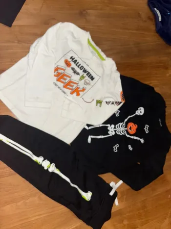 Lot vêtement Halloween 🎃 3 ans