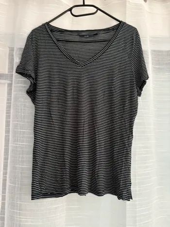 Tee-shirts noir et blanc