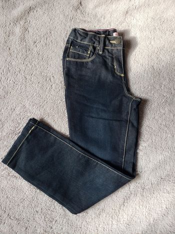 Jean bleu foncé taille 7-8 ans