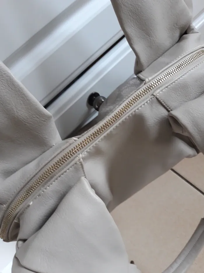 Sac à main porté épaule beige empiècement effet python - photo numéro 11
