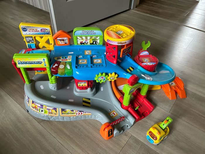 Tut Tut Bolides mon premier garage interactif
