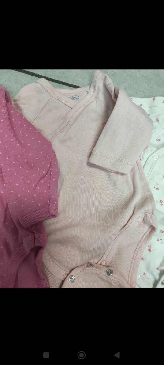 Lot de 5 body en un mois - photo numéro 4