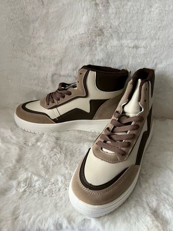 Baskets montantes beiges et marrons pointure 37 matière simili cuir et effet daim Dans sa boîte d'origine