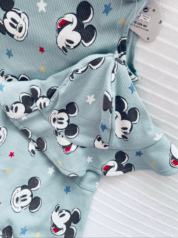 Combinaison Mickey 6/9 mois - photo numéro 2