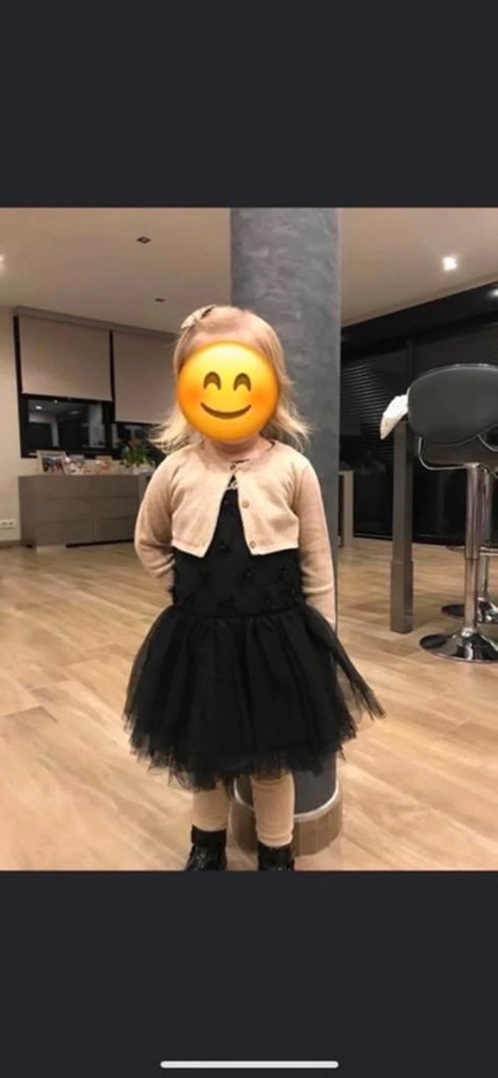 Robe tape à l’œil fête noir et or avec tulles