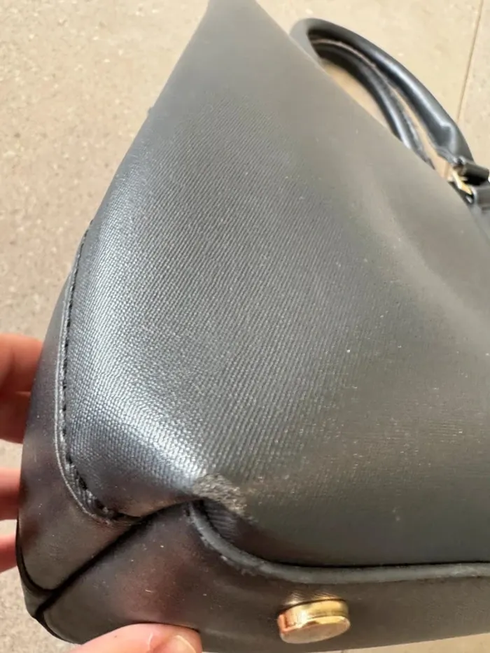 Sac à main et bandoulière noir Parfois, bon état mais il y a des petites traces d'usures, 30x22cm - photo numéro 5