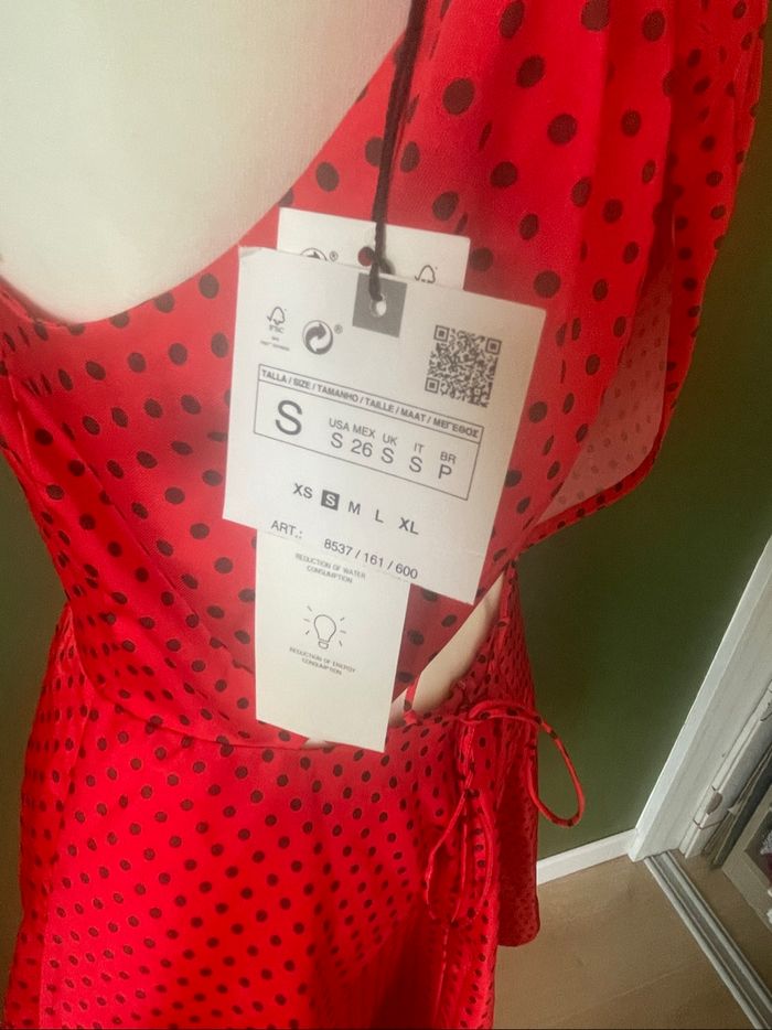 Robe rouge à pois dos nu – Taille S (neuve avec étiquette) - photo numéro 2