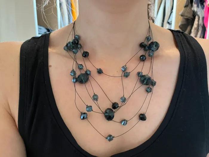 Collier fantaisie bleu nuit