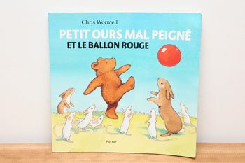 Petit Ours Mal Peigné et le ballon rouge