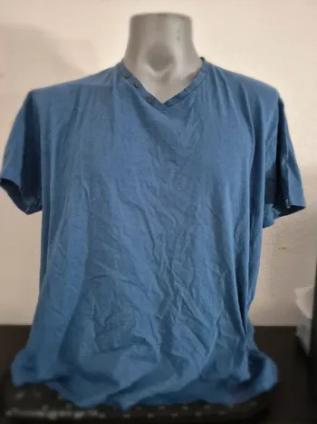 T-shirt homme bleu en coton, en excellent état. Taille XXL