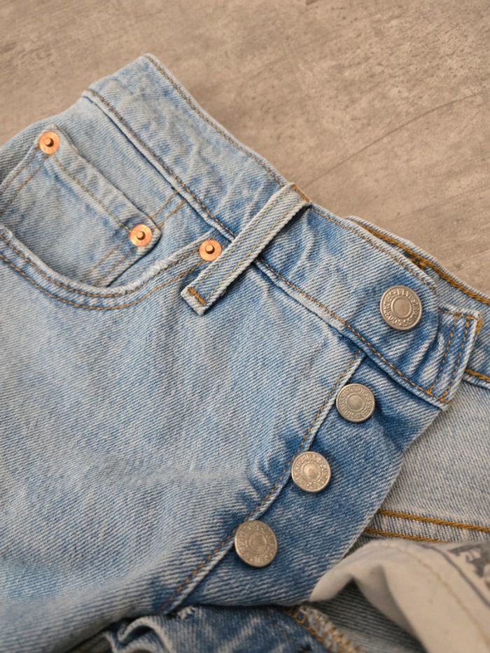 Short Levi's 501 vintage custom délavé bandes logo taille haute frangée tendance - photo numéro 4