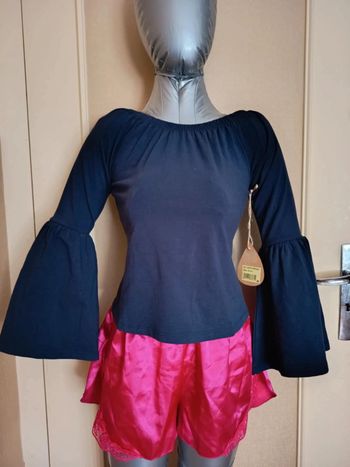 Crop-top manches en deux parties. Marque pick up a pineapple .(A 28)