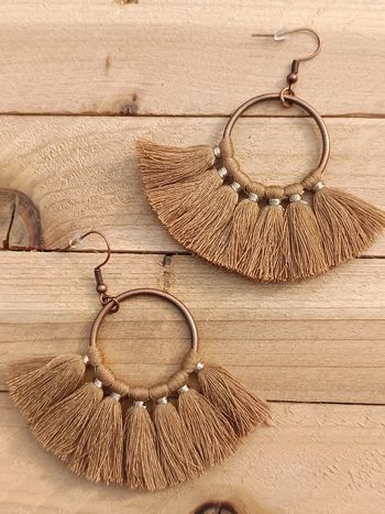 Boucles d'oreilles pompons beige