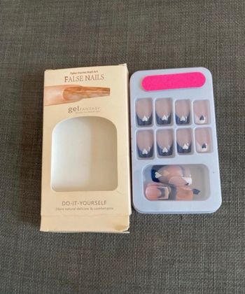 Lot 24 faux ongles neufs